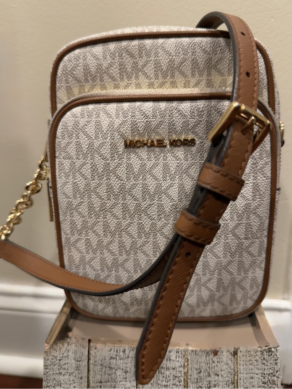MICHAEL KORS Medium Flight Bag Vanilla Signature Crossbody Chain MK Logo